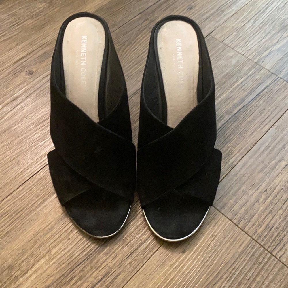 Kenneth Cole Lyra Suede Sandal